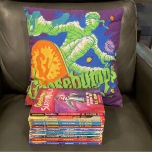 VTG Goosebumps Pillow & Lot Of 10 Books Kill R.L. Stine 3, 4, 5, 16, 19, 20, 23
